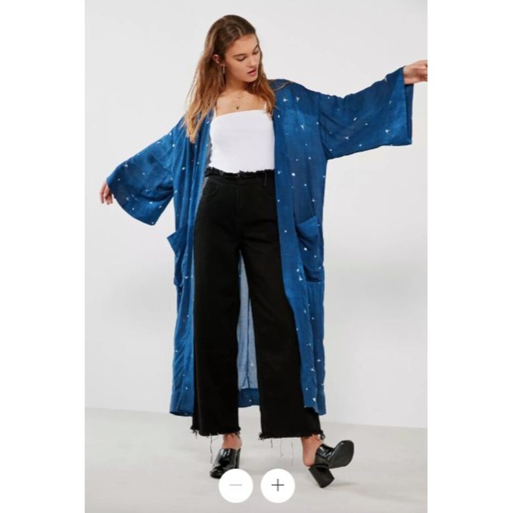 Urban Outfitters seeing  Stars Pattern kimono